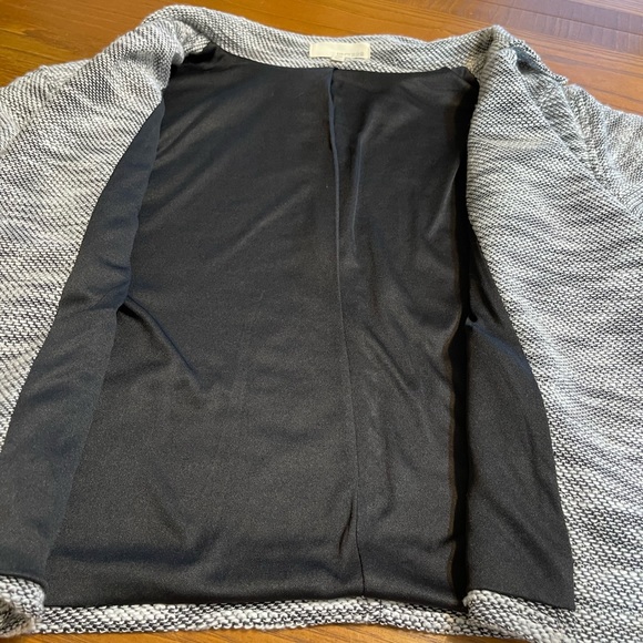 DEPT 222 Ladies Black and White Collared Zippered and Lined Jacket Preowned - Picture 10 of 15